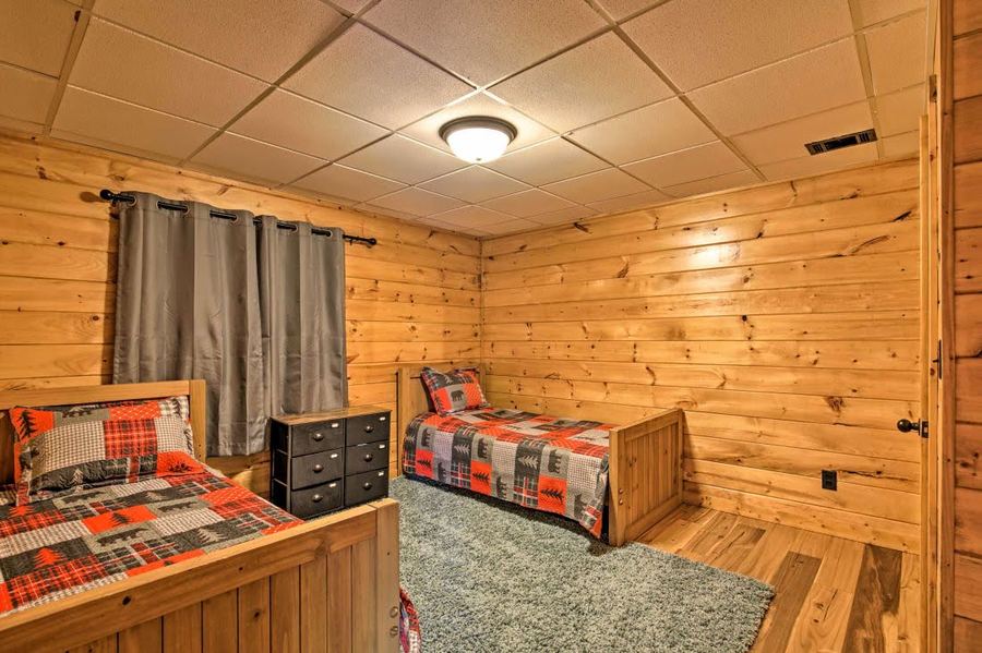 Twin bedroom